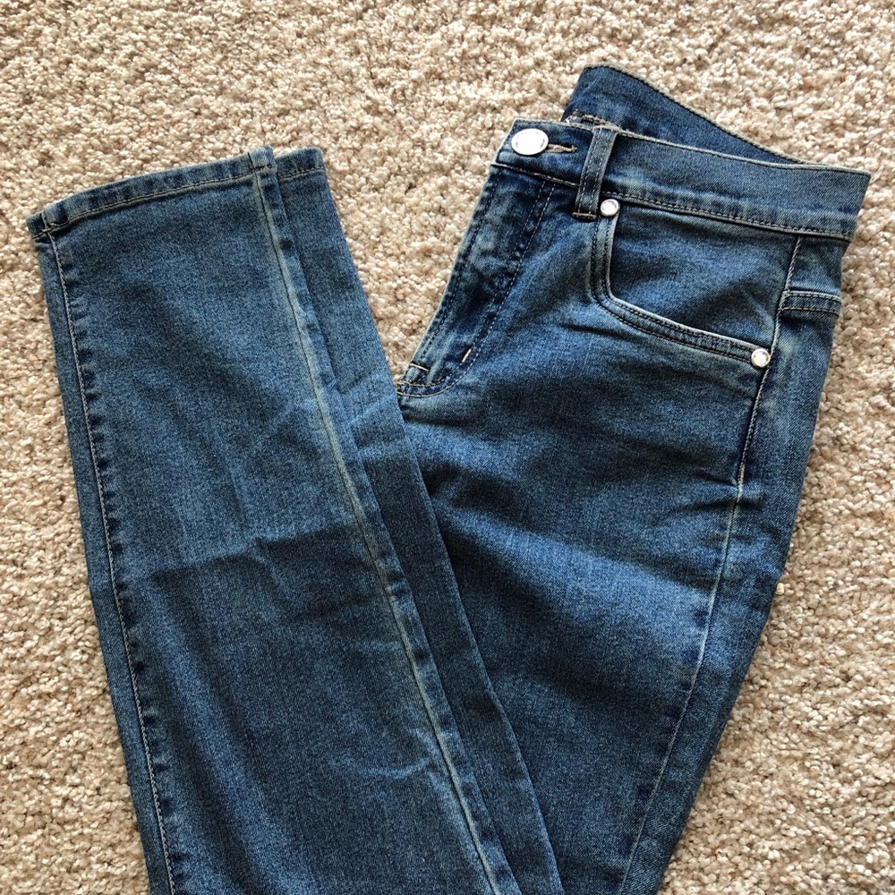 BRAND NEW JEANS